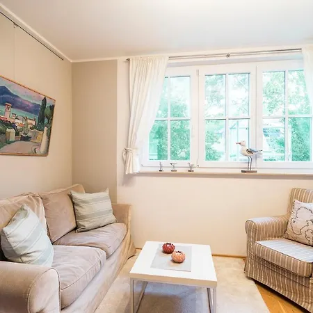 Strandleben 08 - Fritz Grebe Apartment Ahrenshoop